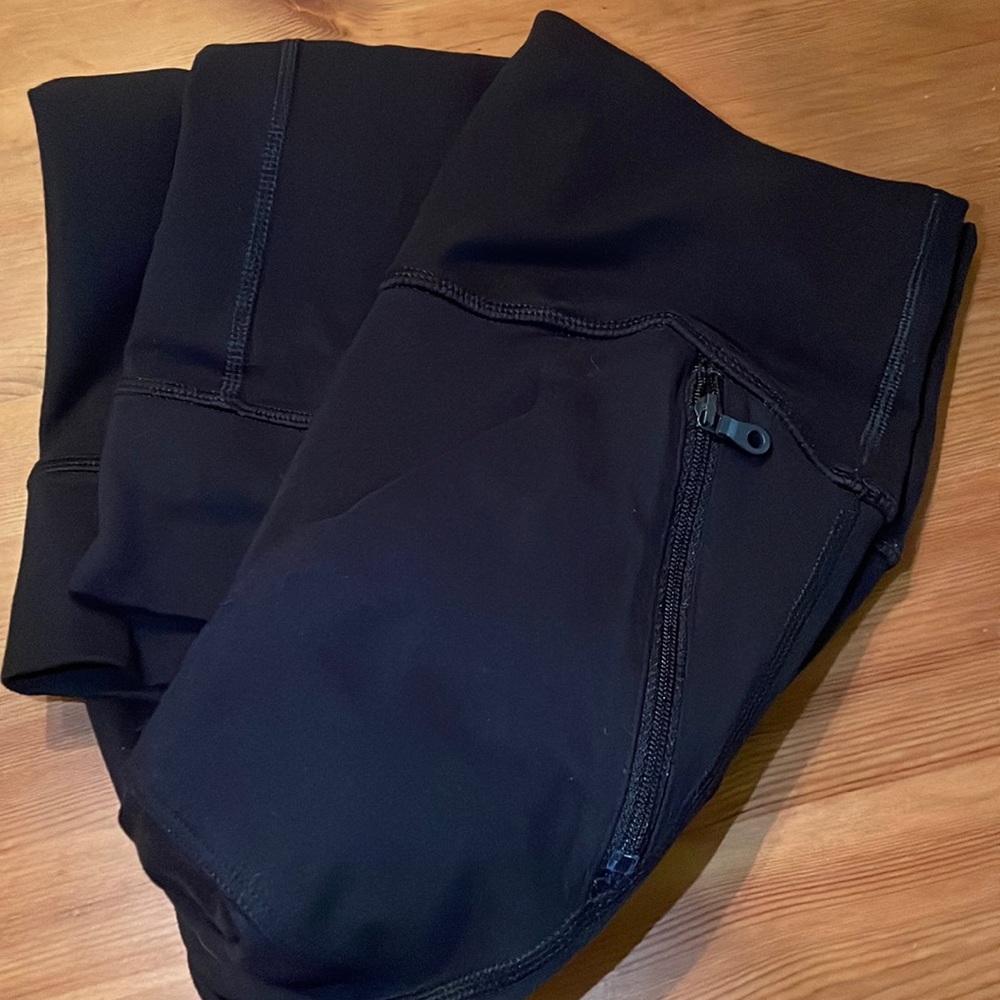 aerie black leggings with zipper pocket nwot